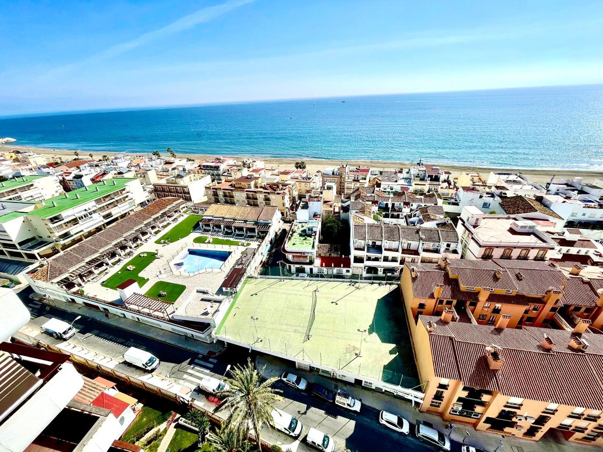 Gorgeous Apartment At The Sea In La Carihuela! Torremolinos Zewnętrze zdjęcie
